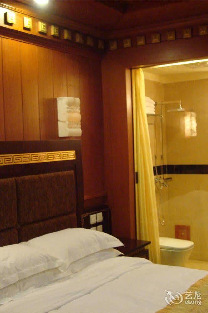 Yak Hotel Lhasa Bagian luar foto