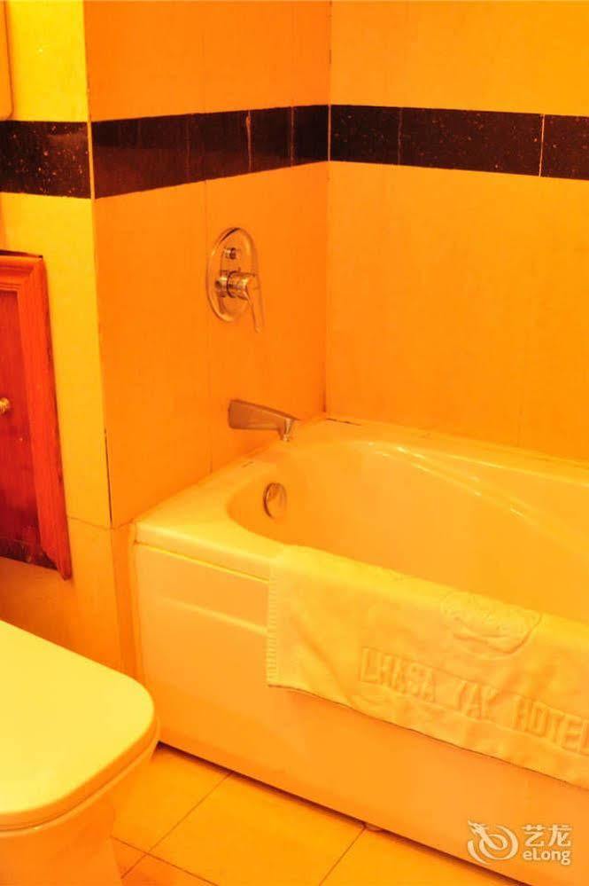 Yak Hotel Lhasa Bagian luar foto