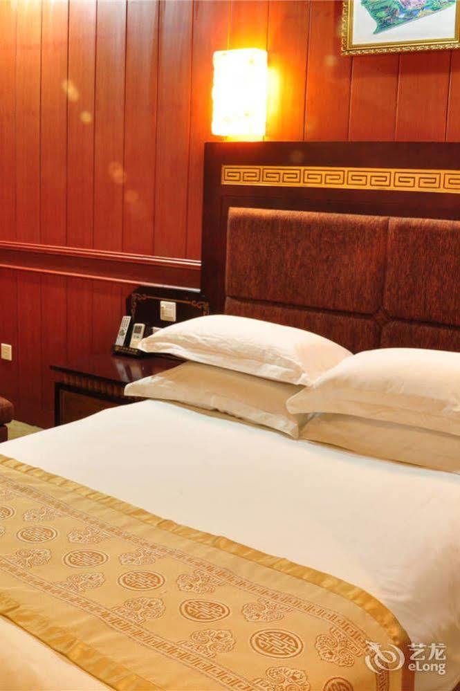 Yak Hotel Lhasa Bagian luar foto